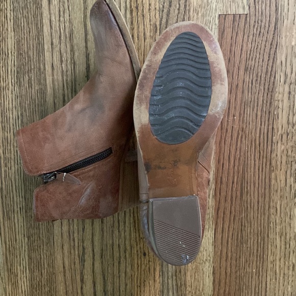 Clarks Booties - Picture 4 of 10